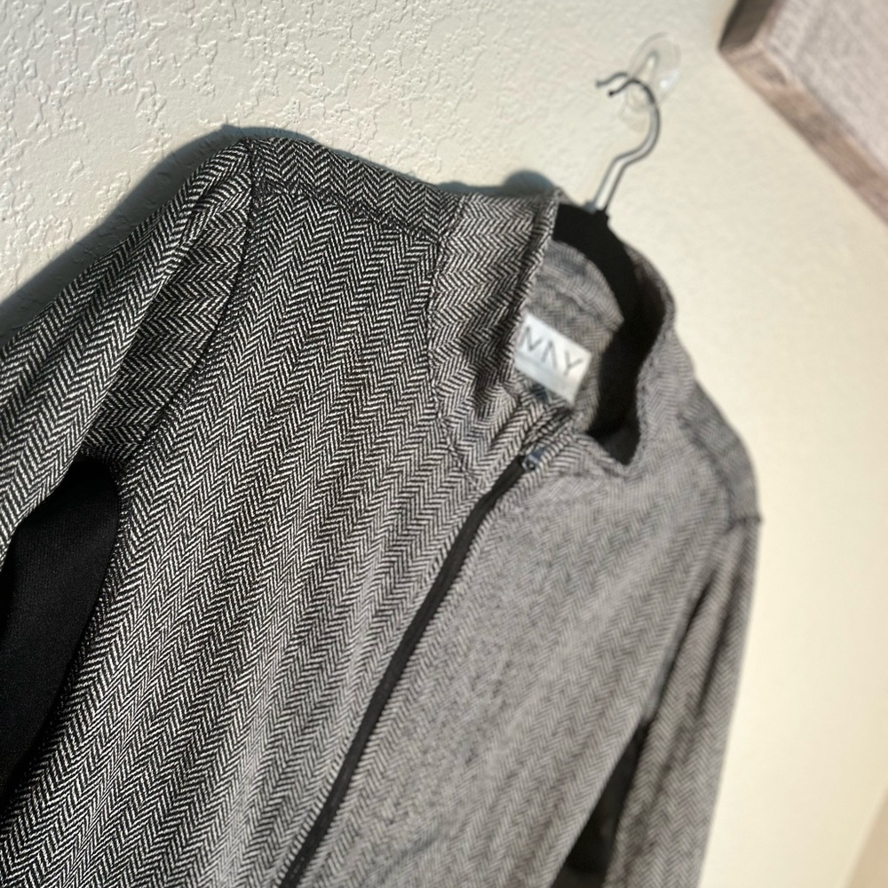 Marc New York Andrew Marc Black White &Gray Printed Zip Up Size Large - Picture 2 of 3